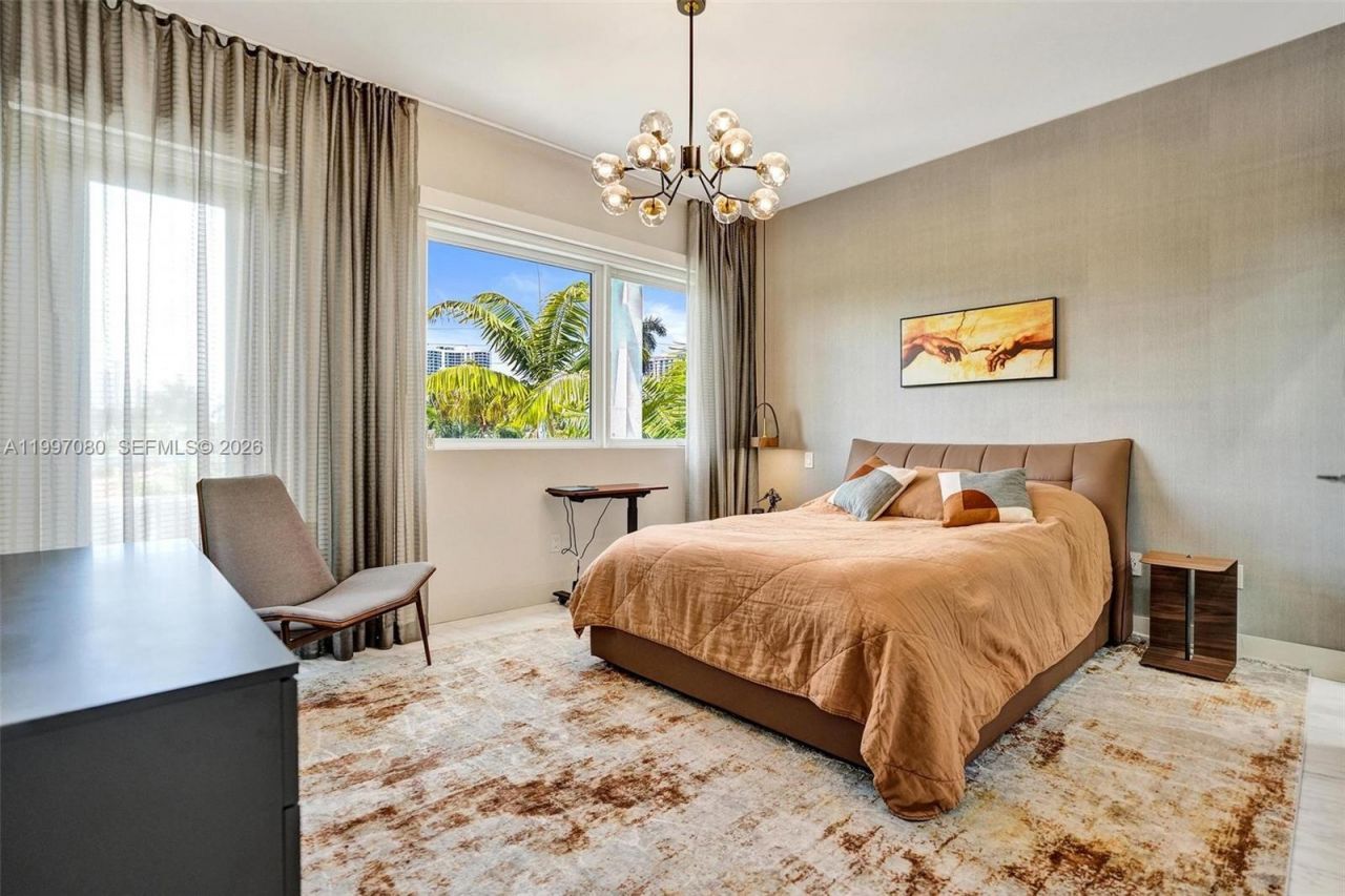 18985 Atlantic Blvd , Sunny Isles Beach, FL 33160 Photo