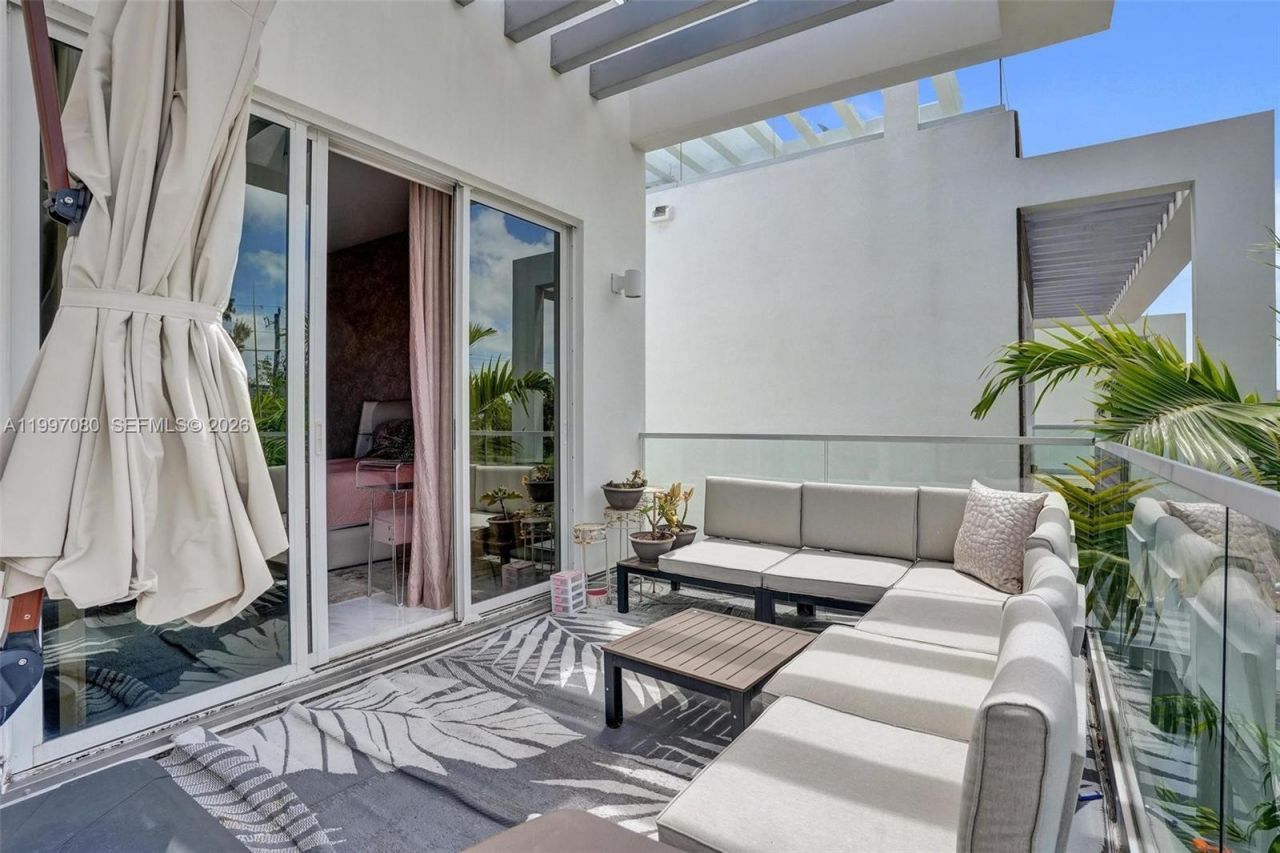 18985 Atlantic Blvd , Sunny Isles Beach, FL 33160 Photo