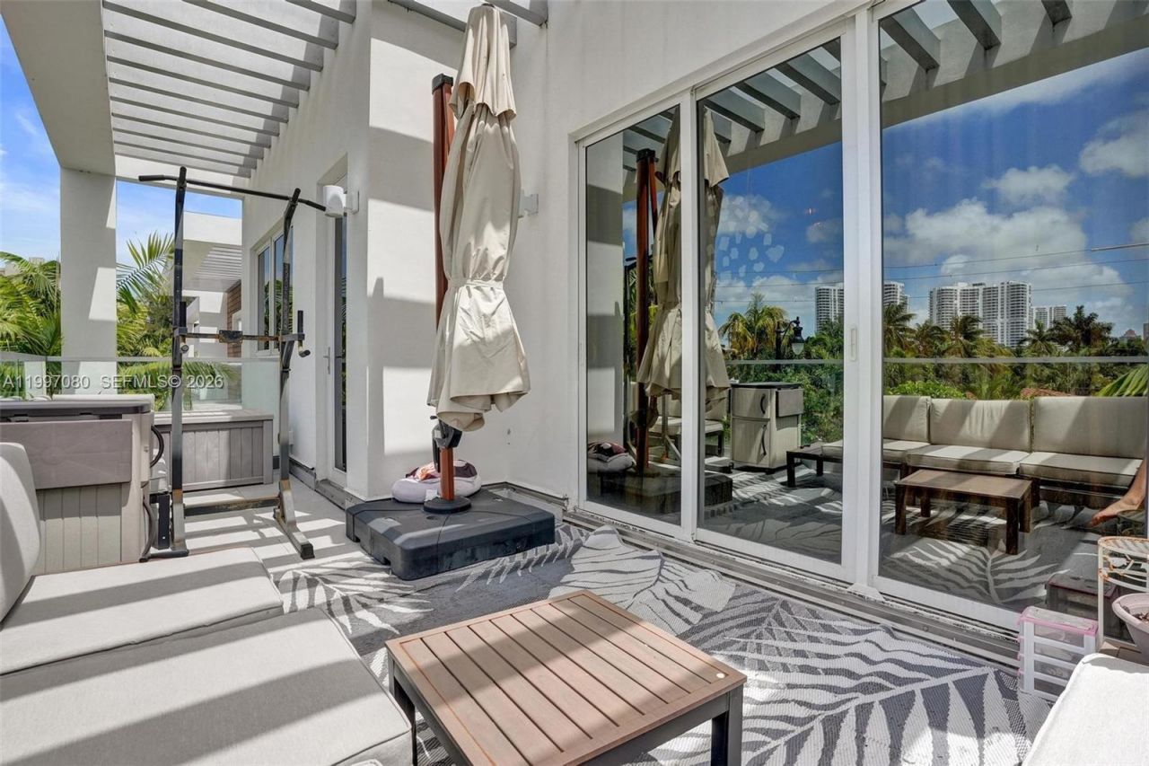 18985 Atlantic Blvd , Sunny Isles Beach, FL 33160 Photo