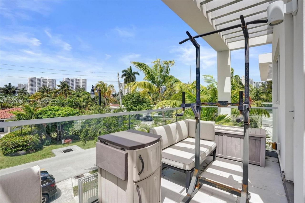 18985 Atlantic Blvd , Sunny Isles Beach, FL 33160 Photo