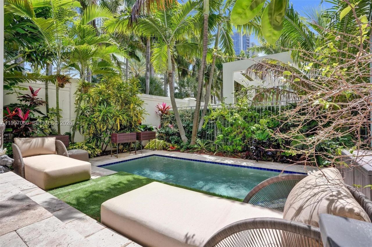 18985 Atlantic Blvd , Sunny Isles Beach, FL 33160 Photo