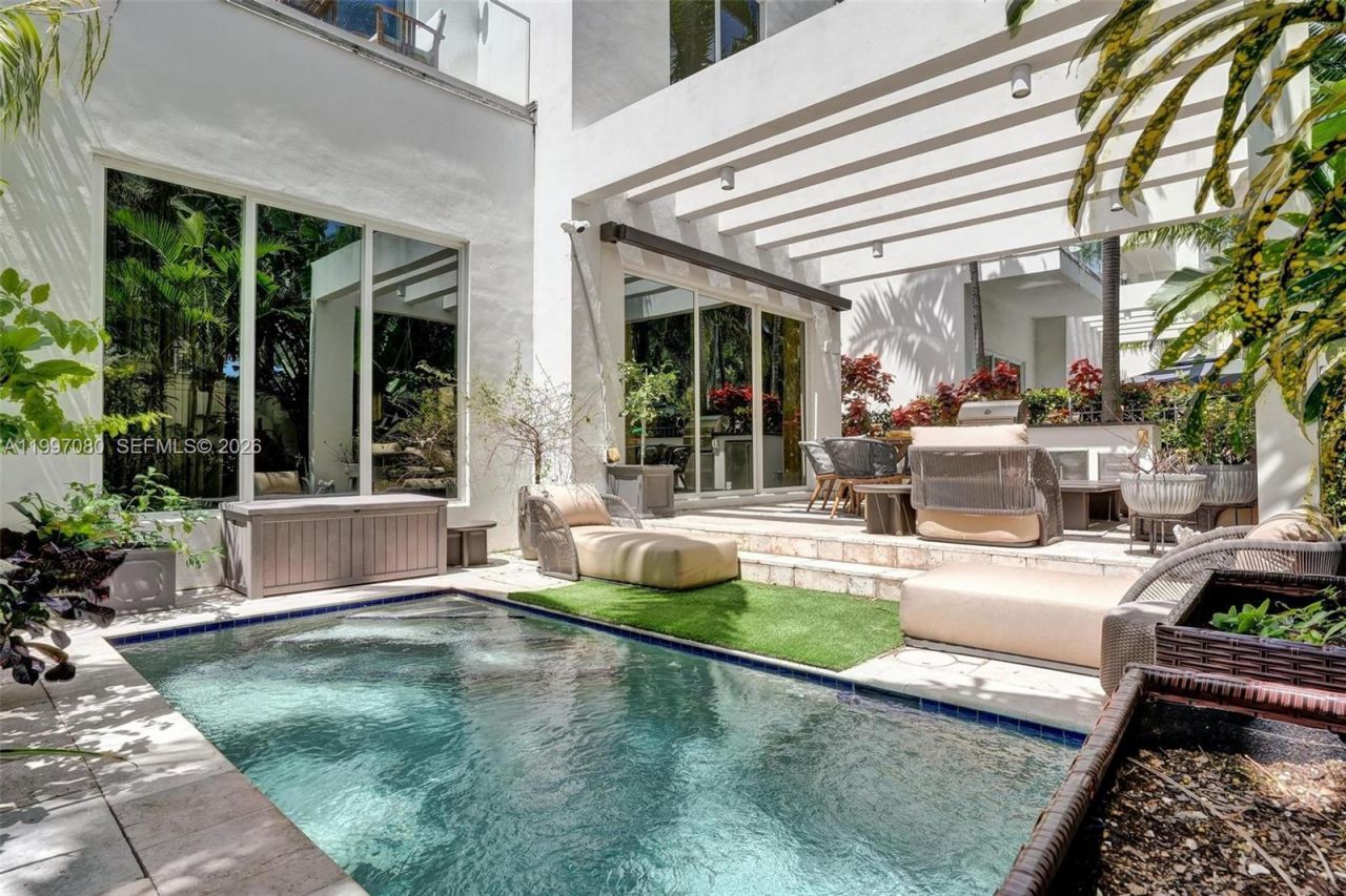 18985 Atlantic Blvd , Sunny Isles Beach, FL 33160 Photo