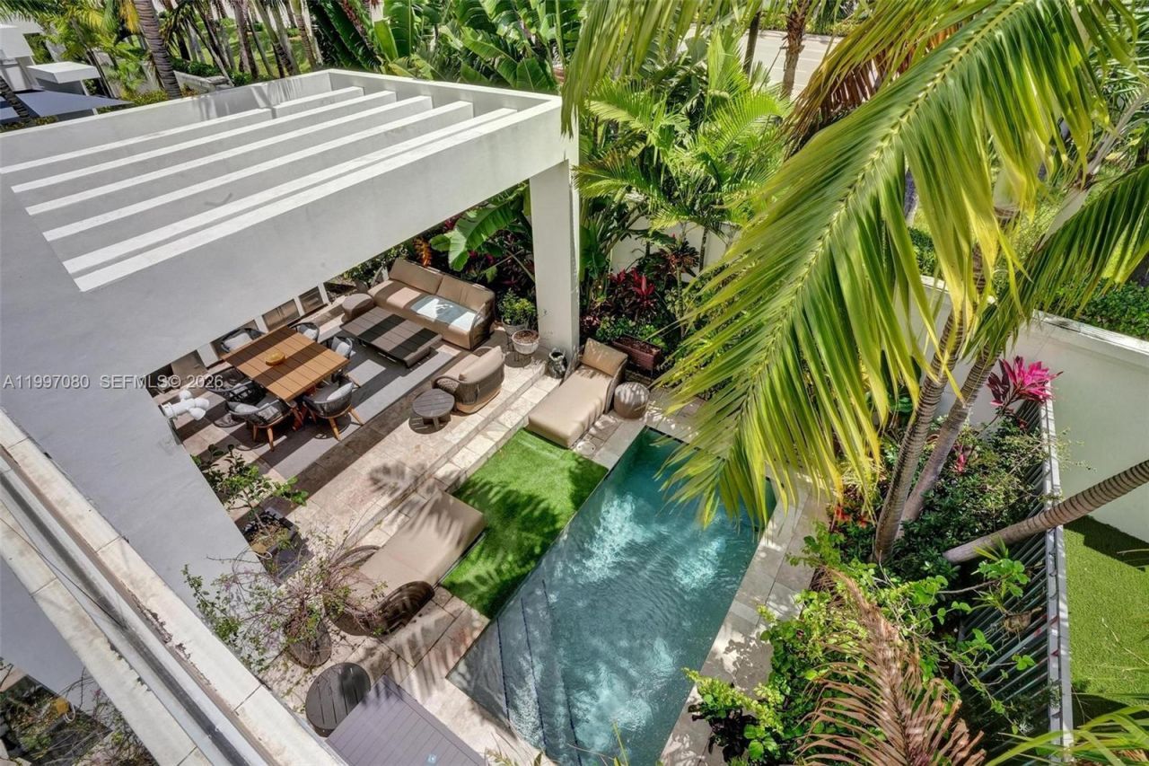 18985 Atlantic Blvd , Sunny Isles Beach, FL 33160 Photo