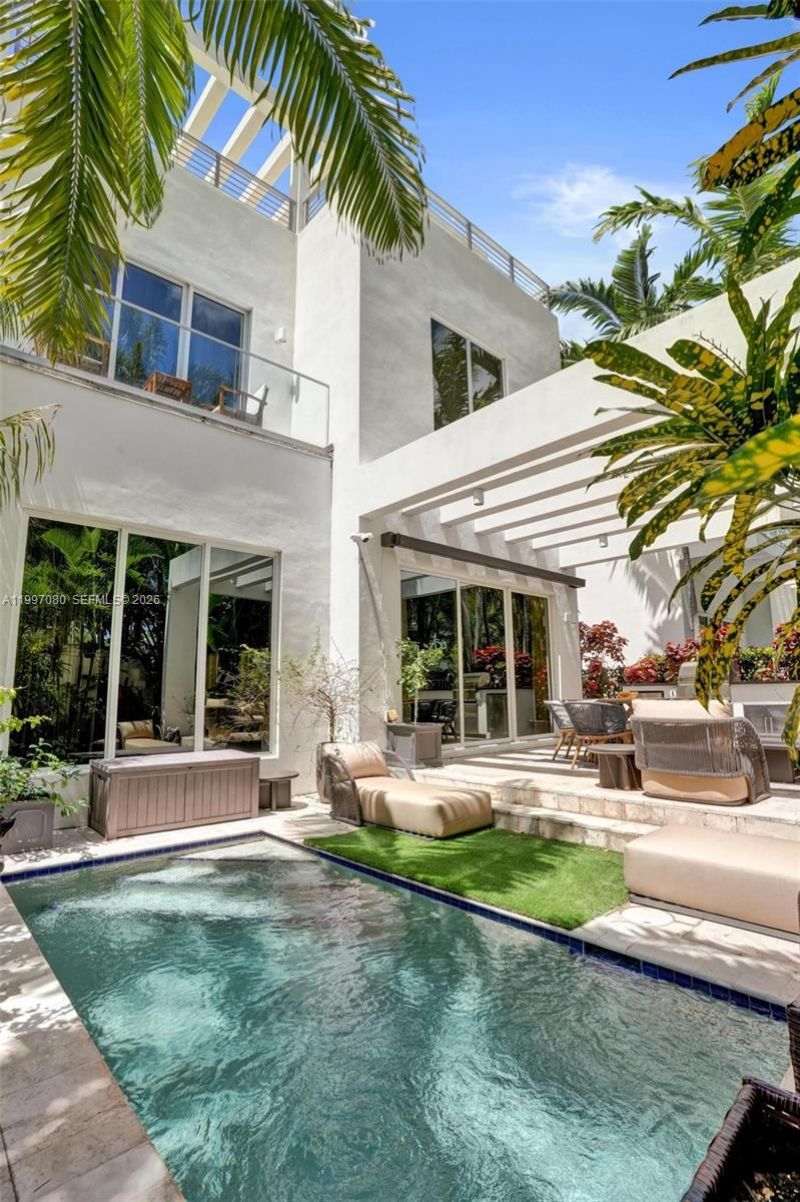 18985 Atlantic Blvd , Sunny Isles Beach, FL 33160 Photo