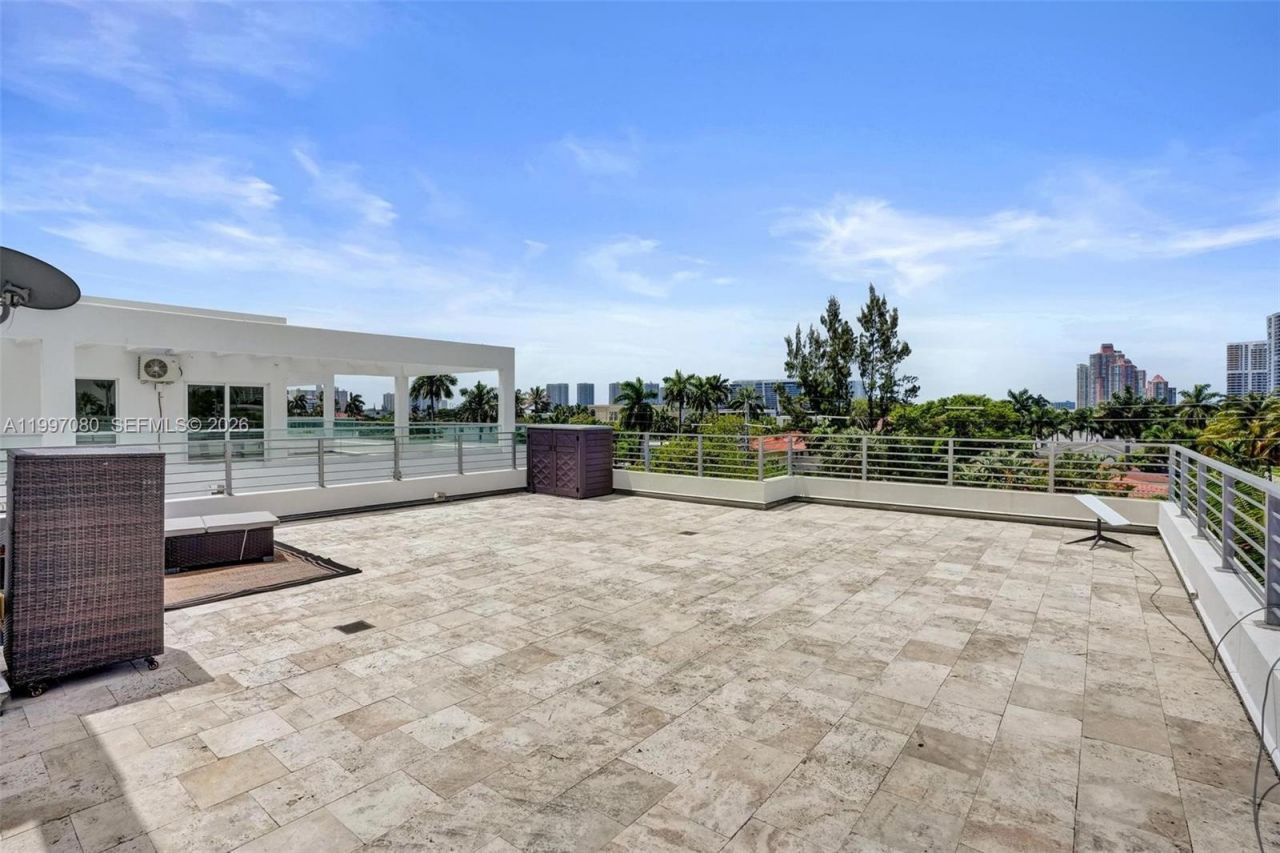 18985 Atlantic Blvd , Sunny Isles Beach, FL 33160 Photo