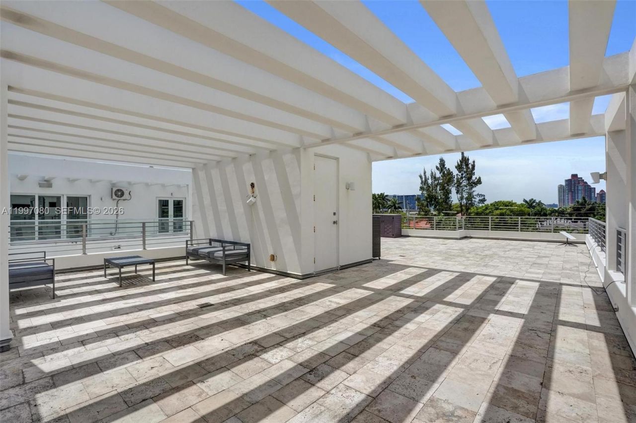 18985 Atlantic Blvd , Sunny Isles Beach, FL 33160 Photo