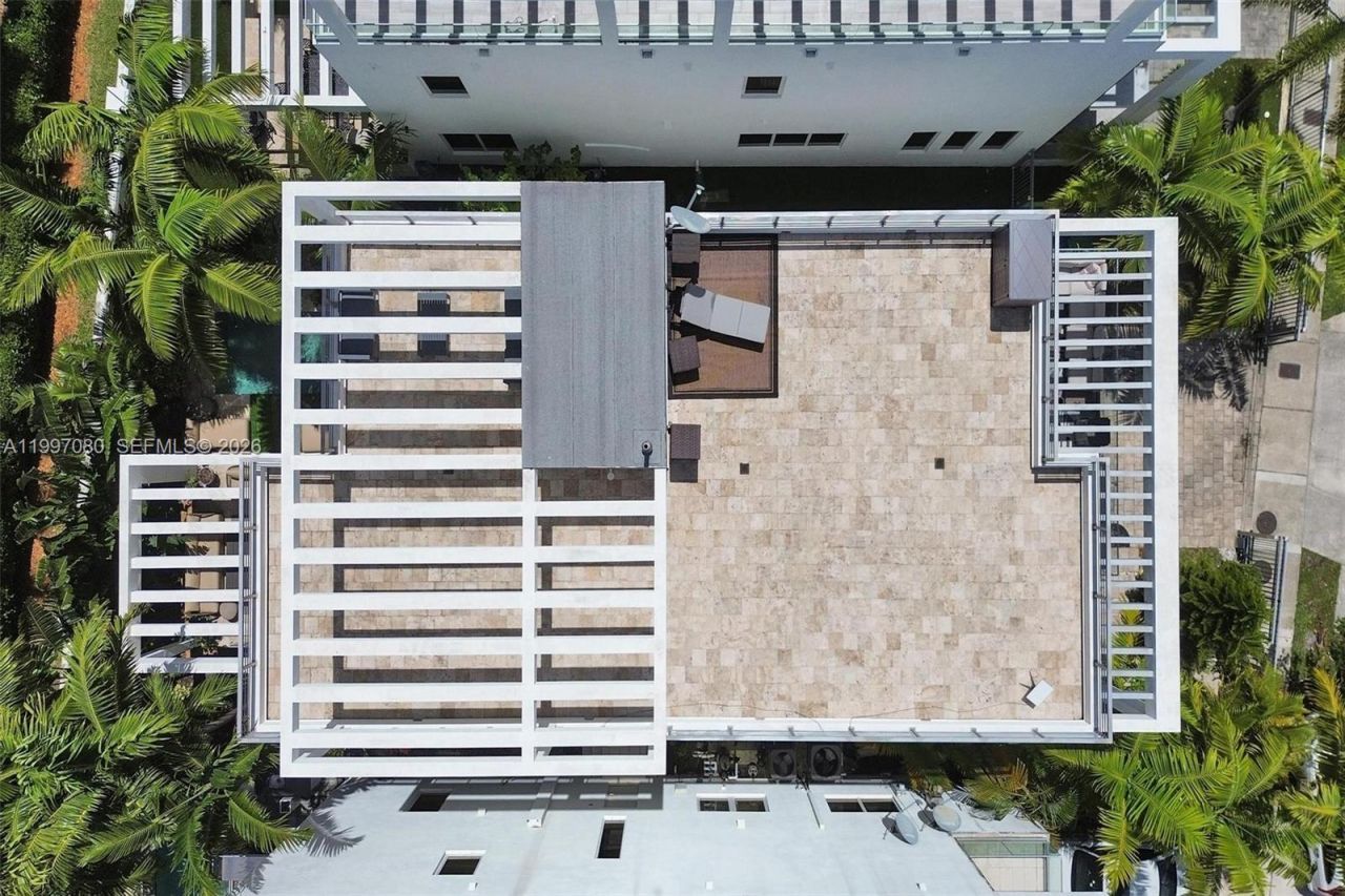 18985 Atlantic Blvd , Sunny Isles Beach, FL 33160 Photo