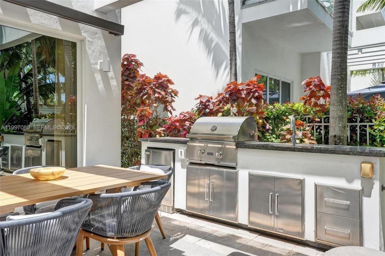 18985 Atlantic Blvd , Sunny Isles Beach, FL 33160 Photo