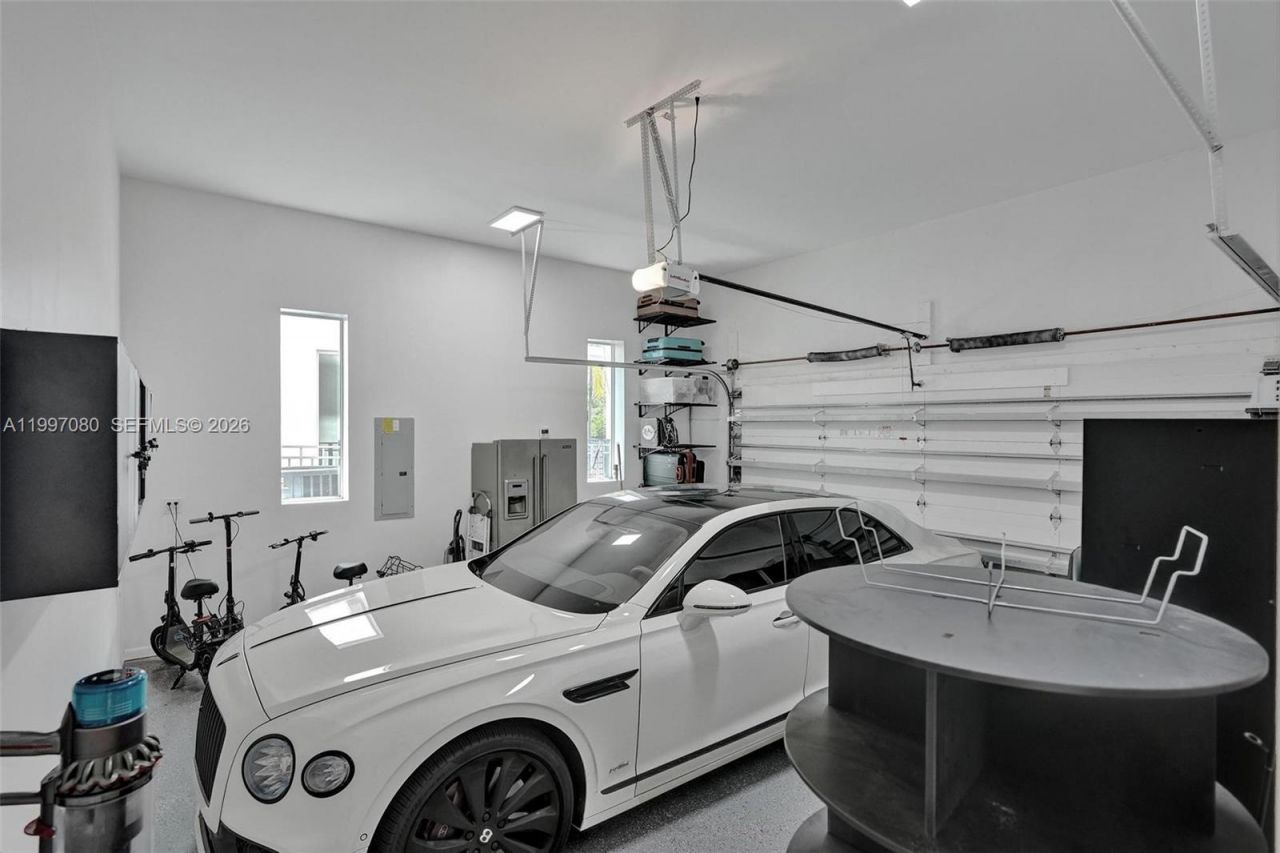 18985 Atlantic Blvd , Sunny Isles Beach, FL 33160 Photo