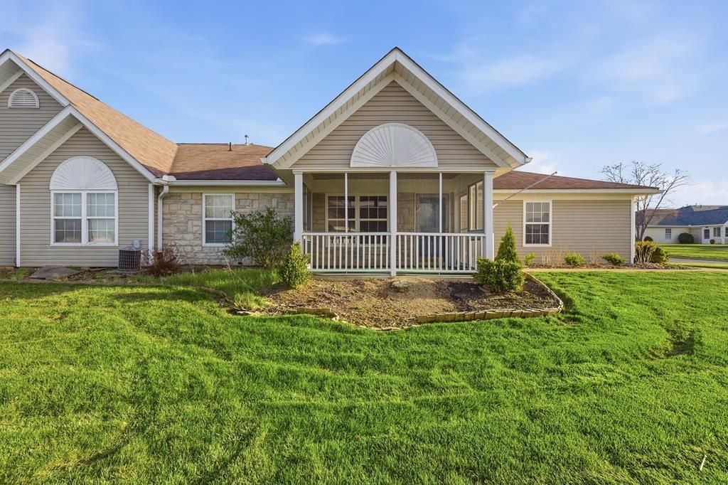 689 Scott Dr, Ontario, OH 44906 Main Photo