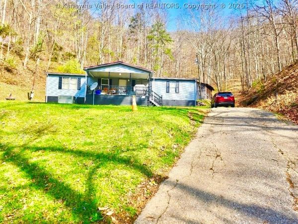 191 Everett Hager Road, Chapmanville, WV 25508
