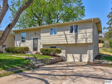 9436 Miami Street , Omaha, NE 68134