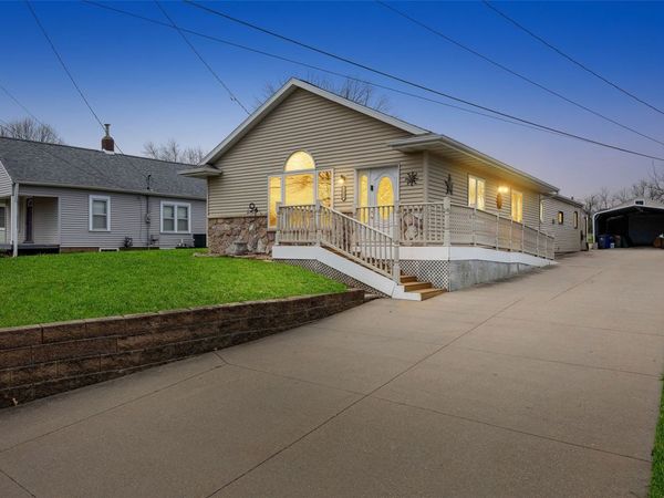 2426 Fruitland Boulevard SW, Cedar Rapids, IA 52404