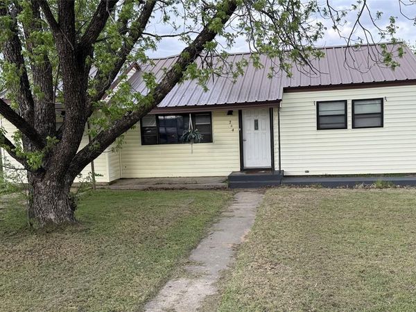 204 Bluffview Drive, Brownwood, TX 76801