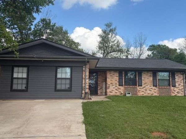 108 N Wood Avenue , Denison, TX 75020