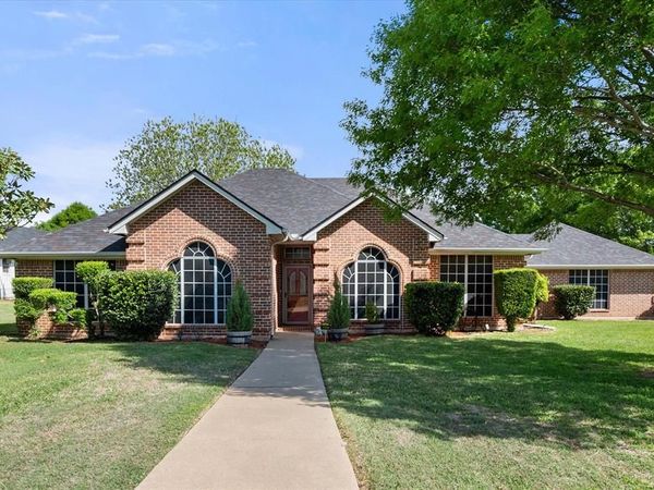 2800 Coventry Road, Crowley, TX 76036