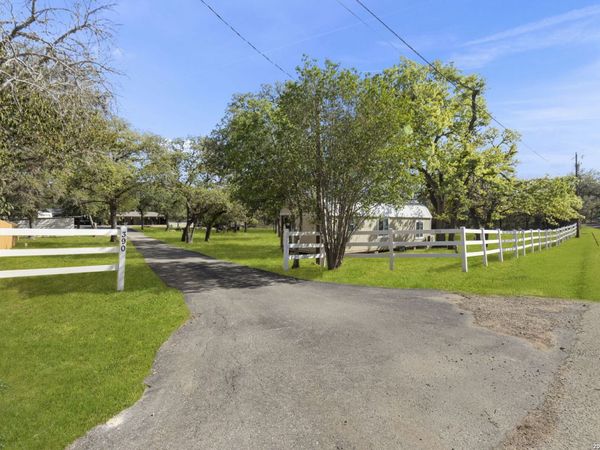 390 Galveston St, Bandera, TX 78003