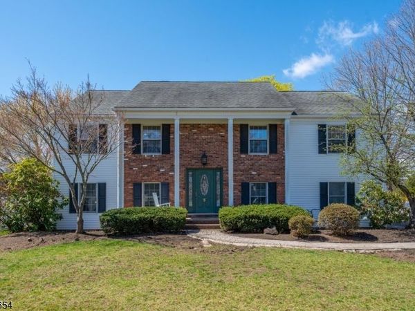 5 Abbey Ln, Pequannock, NJ 07444