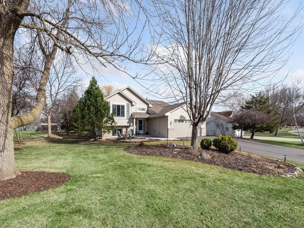 960 Saddlebrook Curve , Chanhassen, MN 55317