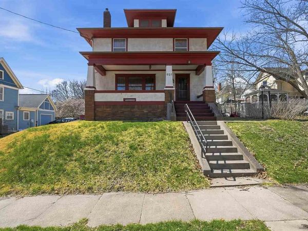 621 N Van Buren St, Iowa City, IA 52245