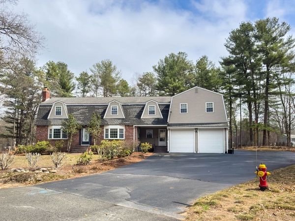 110 Maureen Dr, Tewksbury, MA 01876