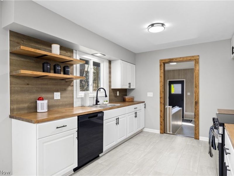 105 N Woodhill Drive, Amherst, OH 44001 Photo 13