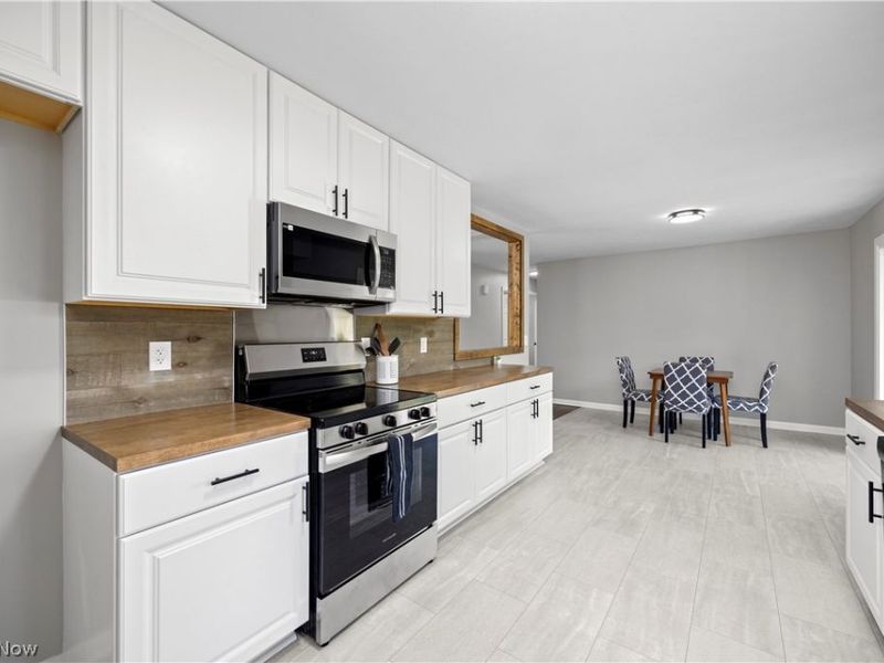 105 N Woodhill Drive, Amherst, OH 44001 Photo 14