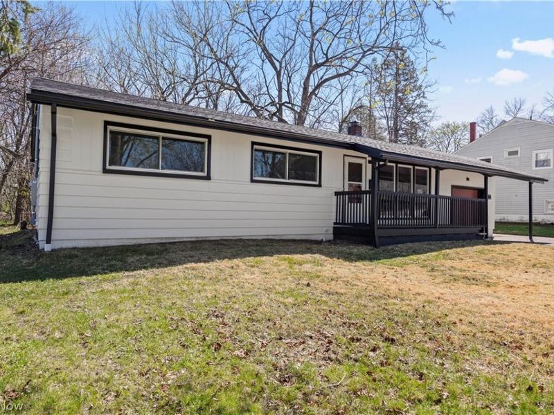 105 N Woodhill Drive, Amherst, OH 44001 Photo 2