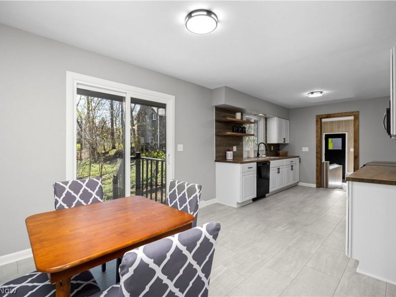 105 N Woodhill Drive, Amherst, OH 44001 Photo 8