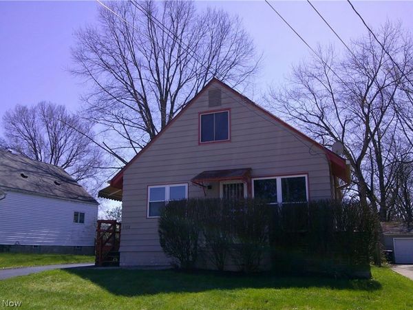 1168 Jeanie J Avenue , Akron, OH 44310