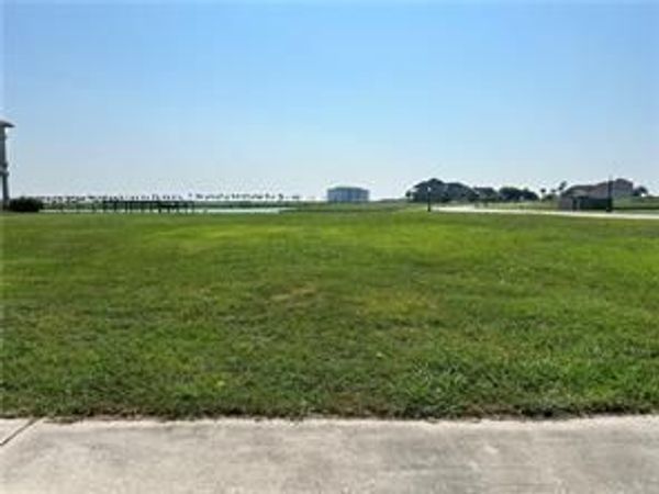 2064 LAKESHORE S Boulevard, Slidell, LA 70461