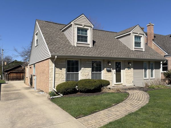 16 S Hi Lusi Avenue , Mount Prospect, IL 60056