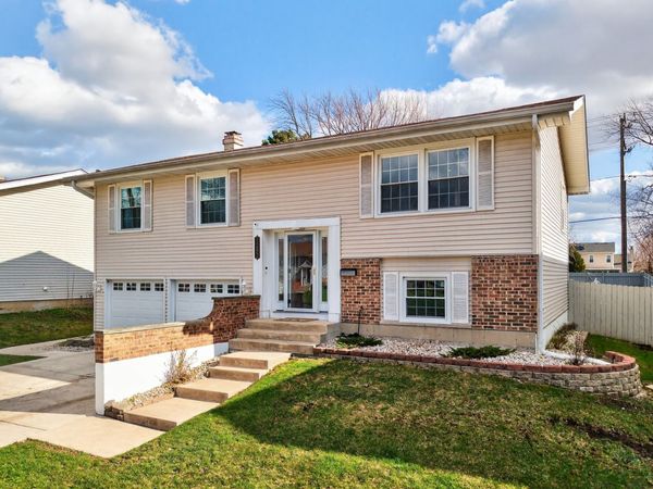 1293 W Oakmont Road , Hoffman Estates, IL 60169