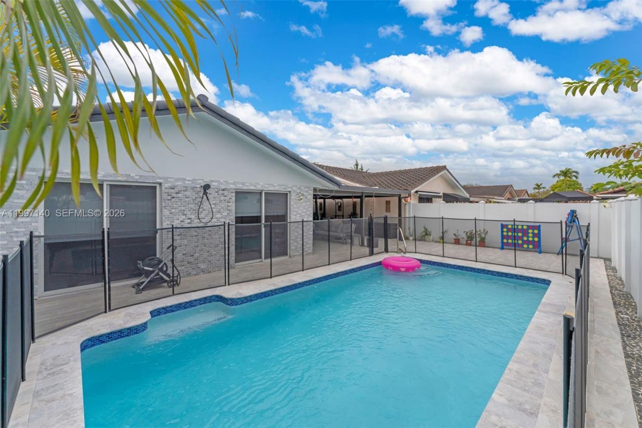 13935 SW 10th St, Miami, FL 33184 Photo