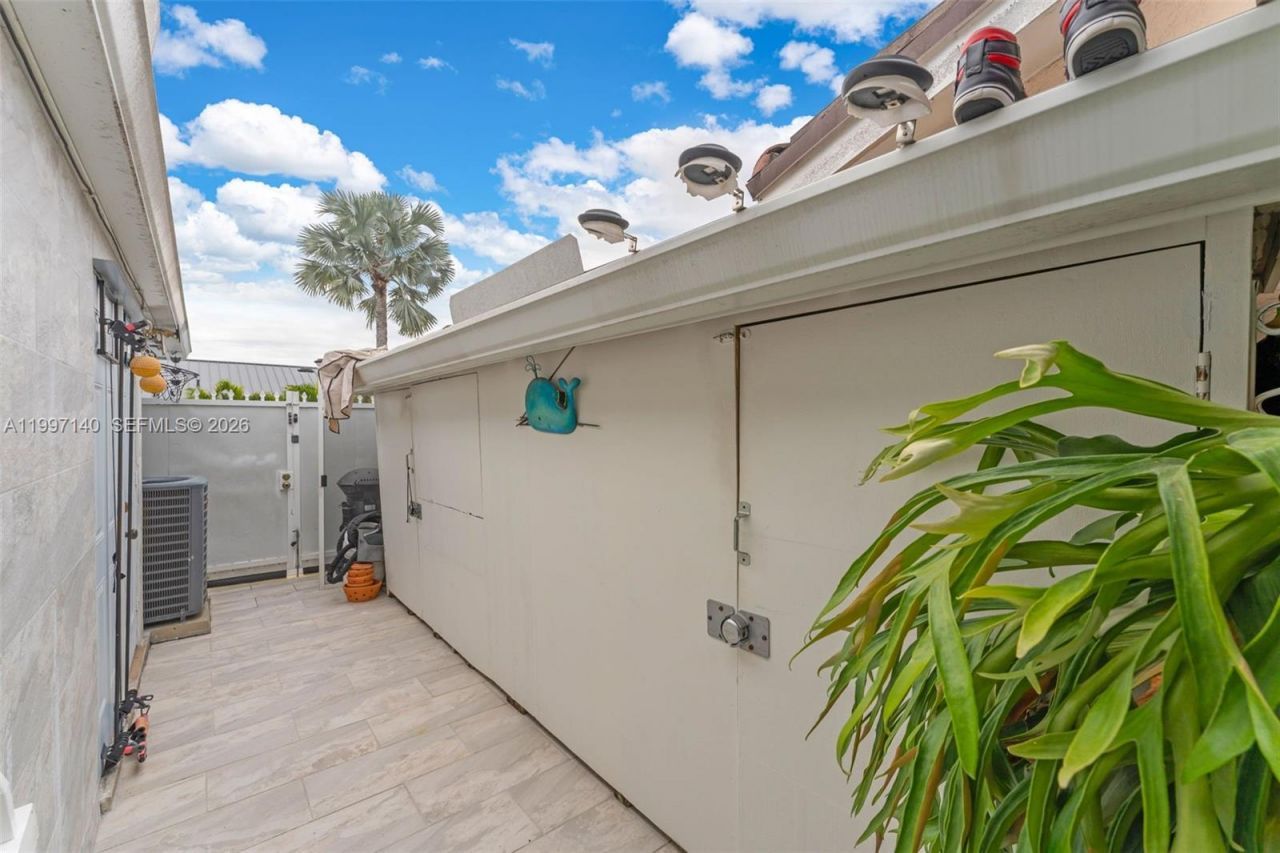 13935 SW 10th St, Miami, FL 33184 Photo