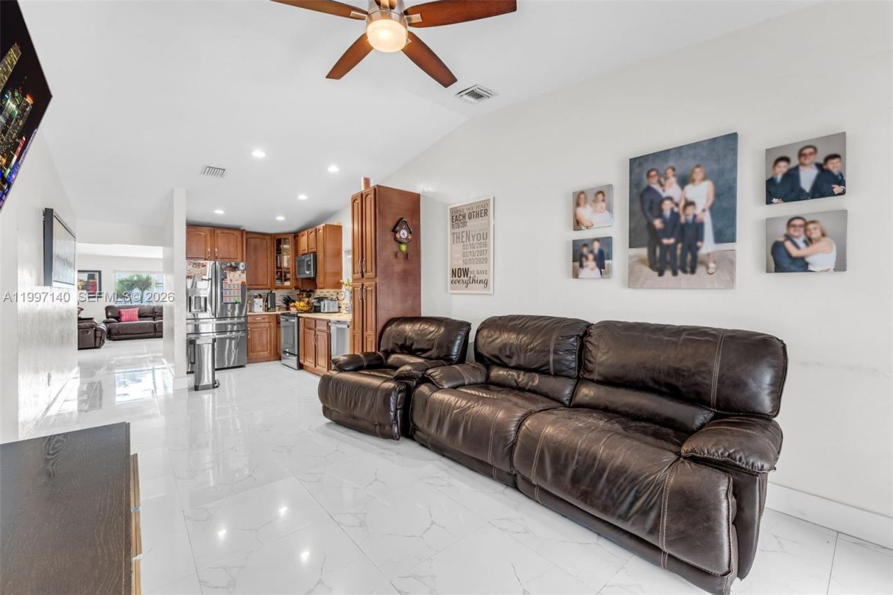 13935 SW 10th St, Miami, FL 33184 Photo