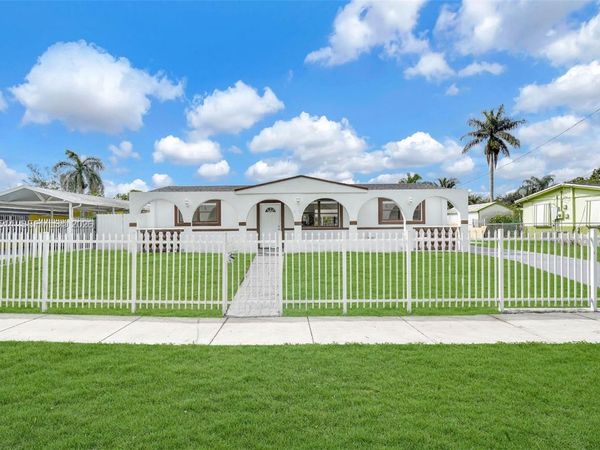 2460 NW 175th St, Miami Gardens, FL 33056