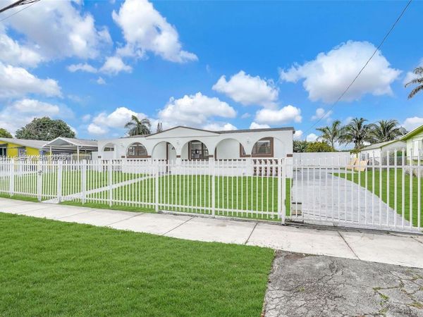 2460 NW 175th St , Miami Gardens, FL 33056