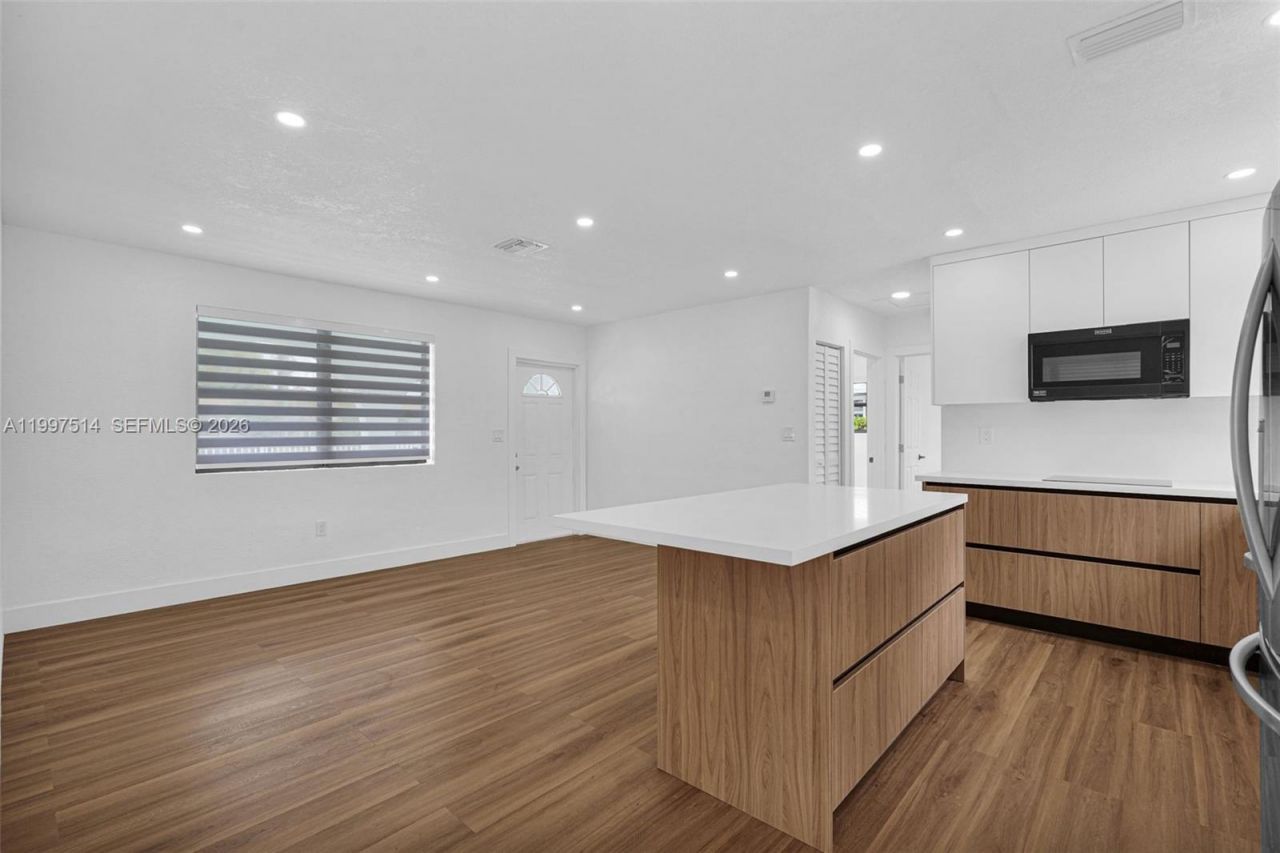 2460 NW 175th St, Miami Gardens, FL 33056 Photo