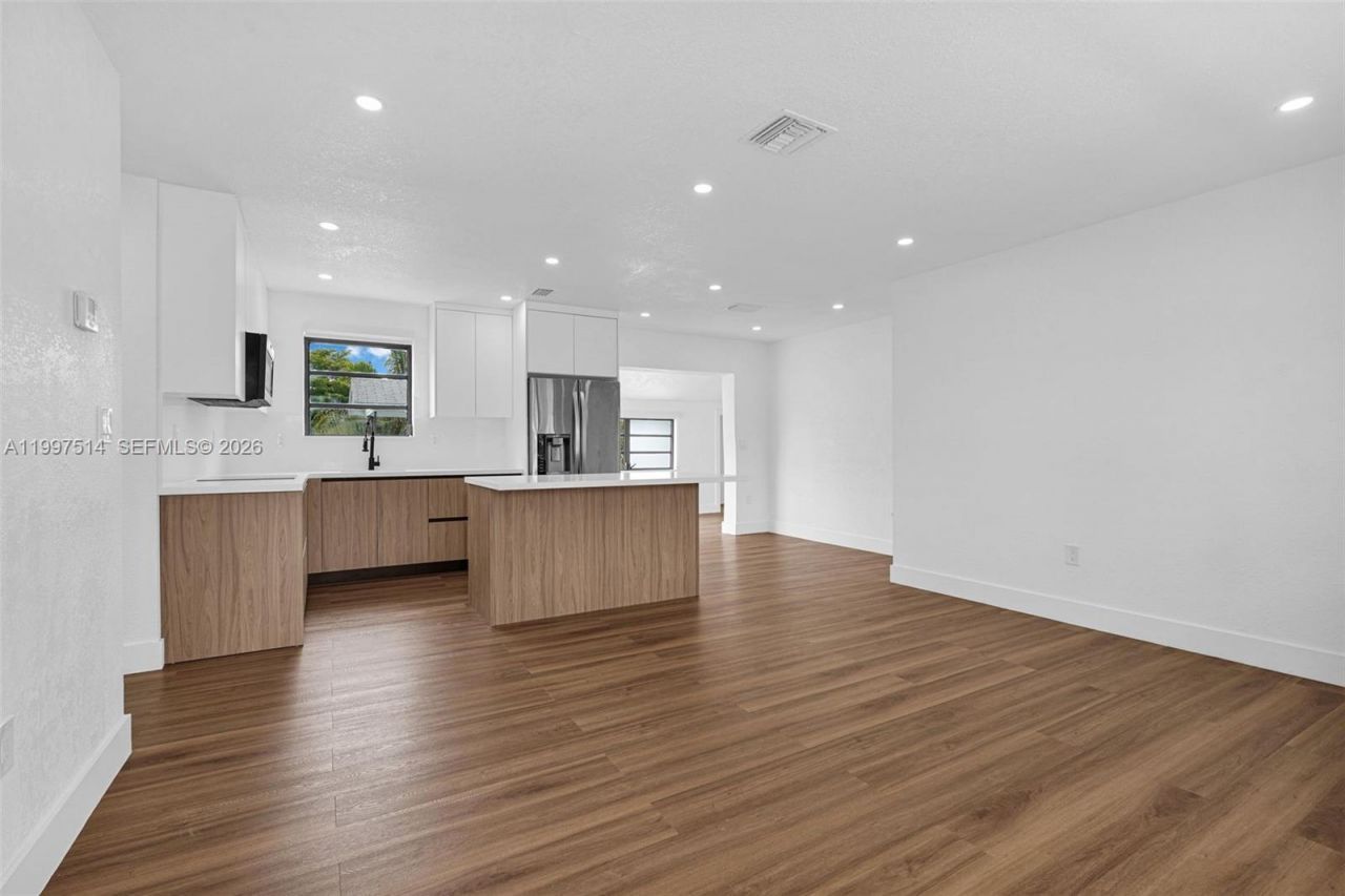 2460 NW 175th St, Miami Gardens, FL 33056 Photo