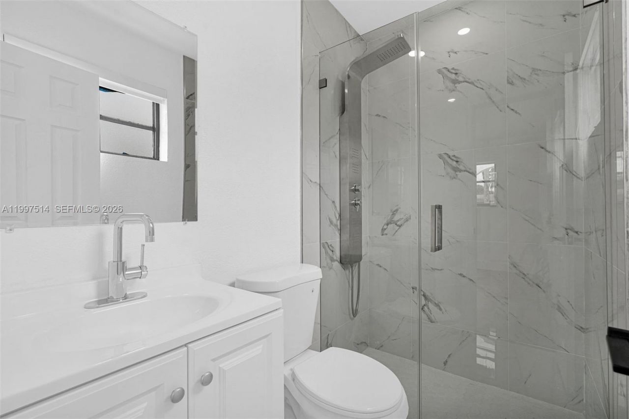 2460 NW 175th St, Miami Gardens, FL 33056 Photo