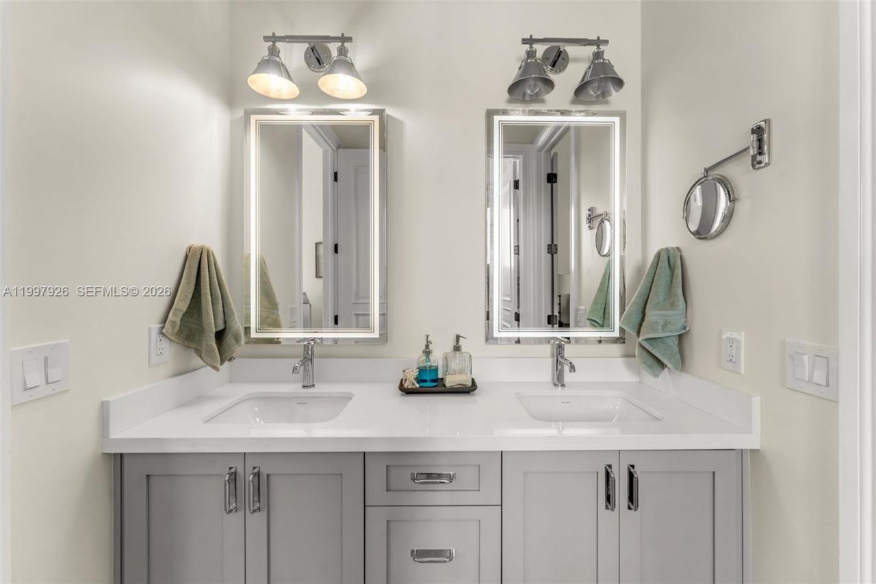 8111 SW 178th St, Palmetto Bay, FL 33157 Photo