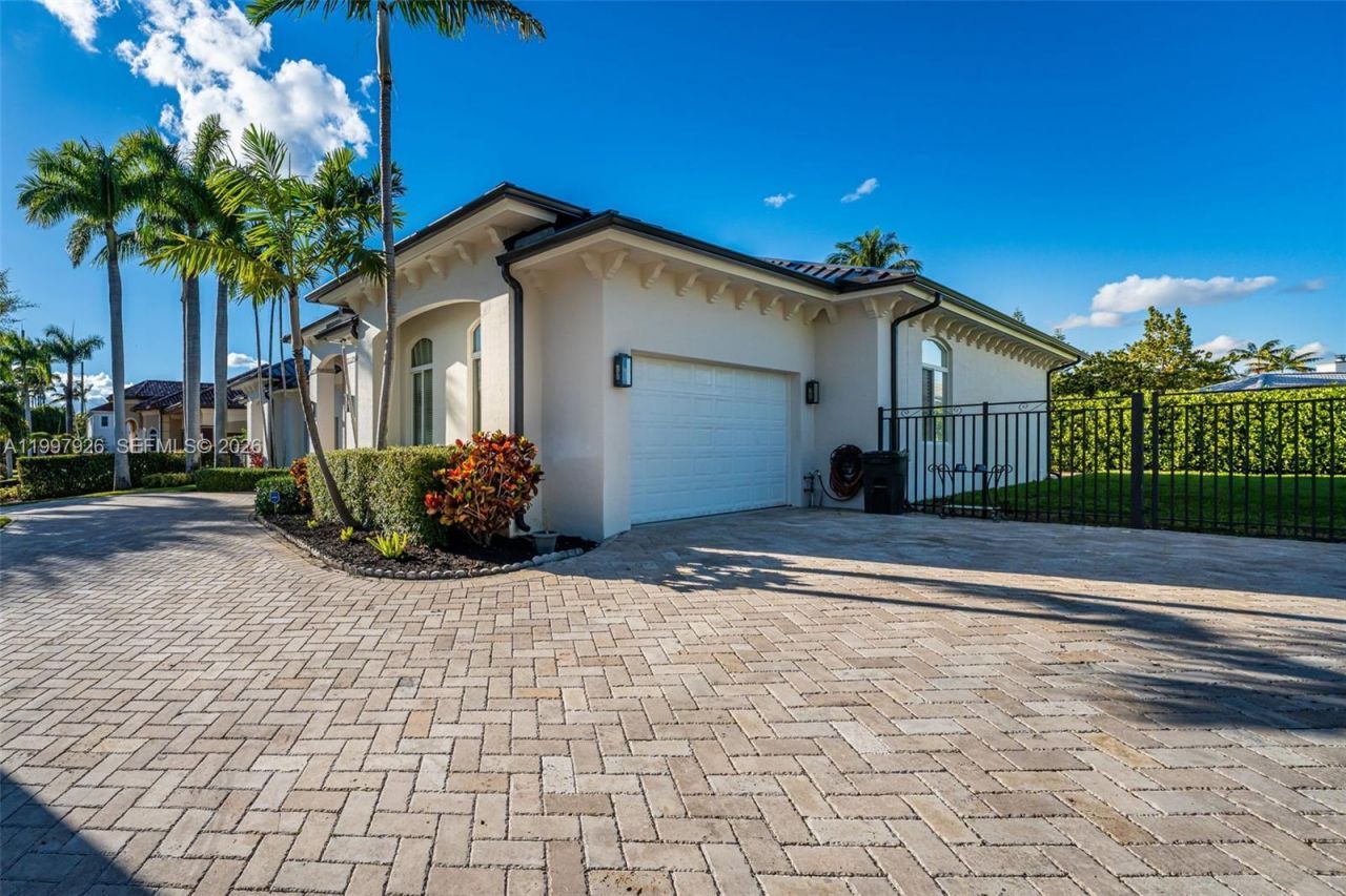 8111 SW 178th St, Palmetto Bay, FL 33157 Photo