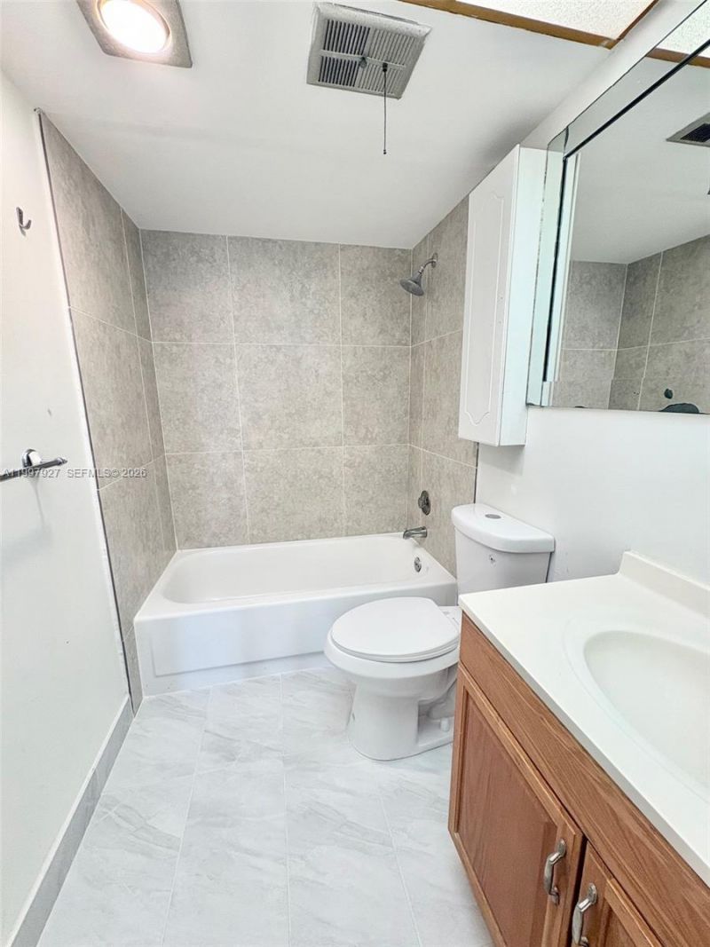 7300 NW 17th St, Unit 216, Plantation, FL 33313 Photo