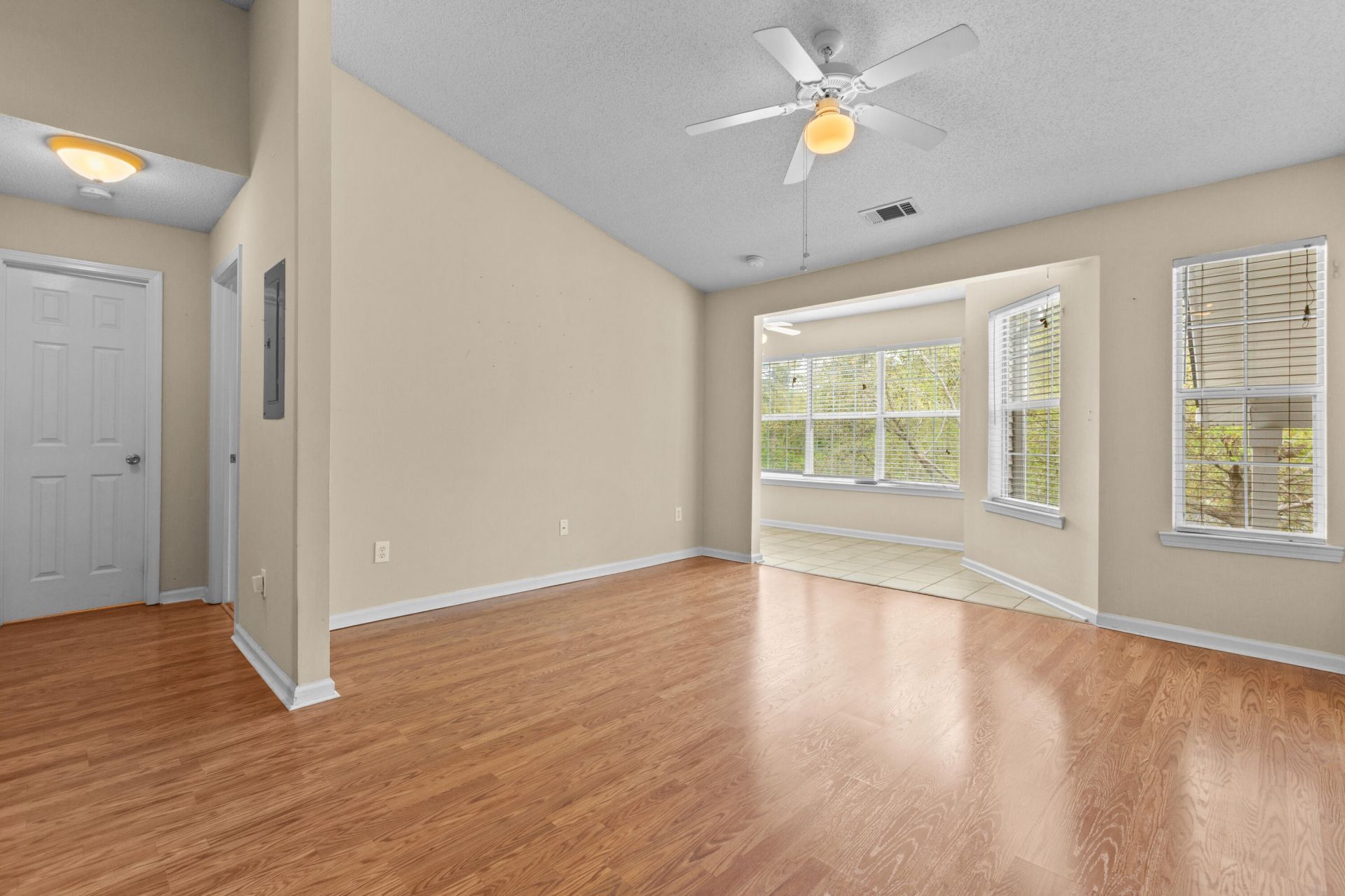 188 Midland Parkway Photo 4