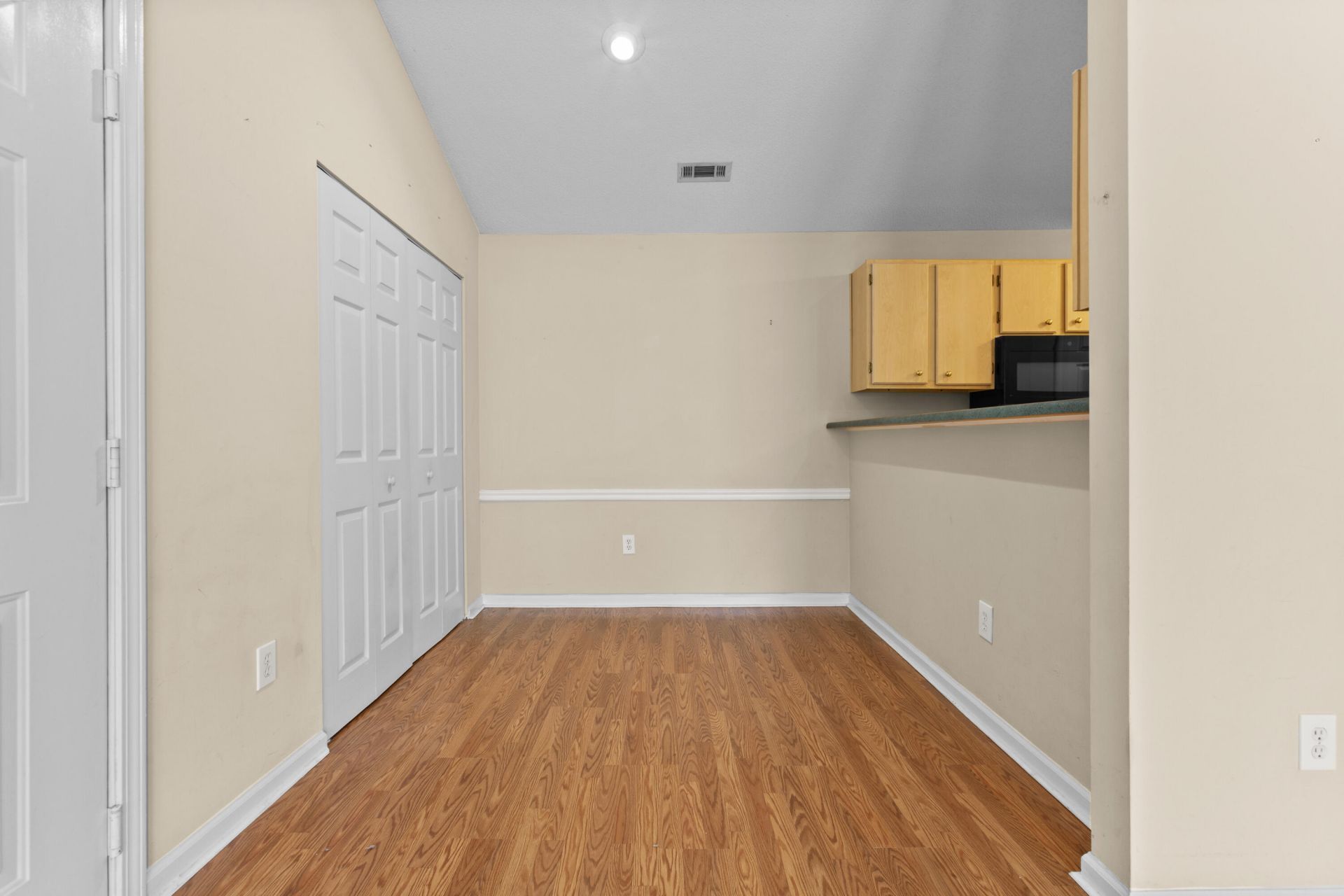 188 Midland Parkway Photo 6