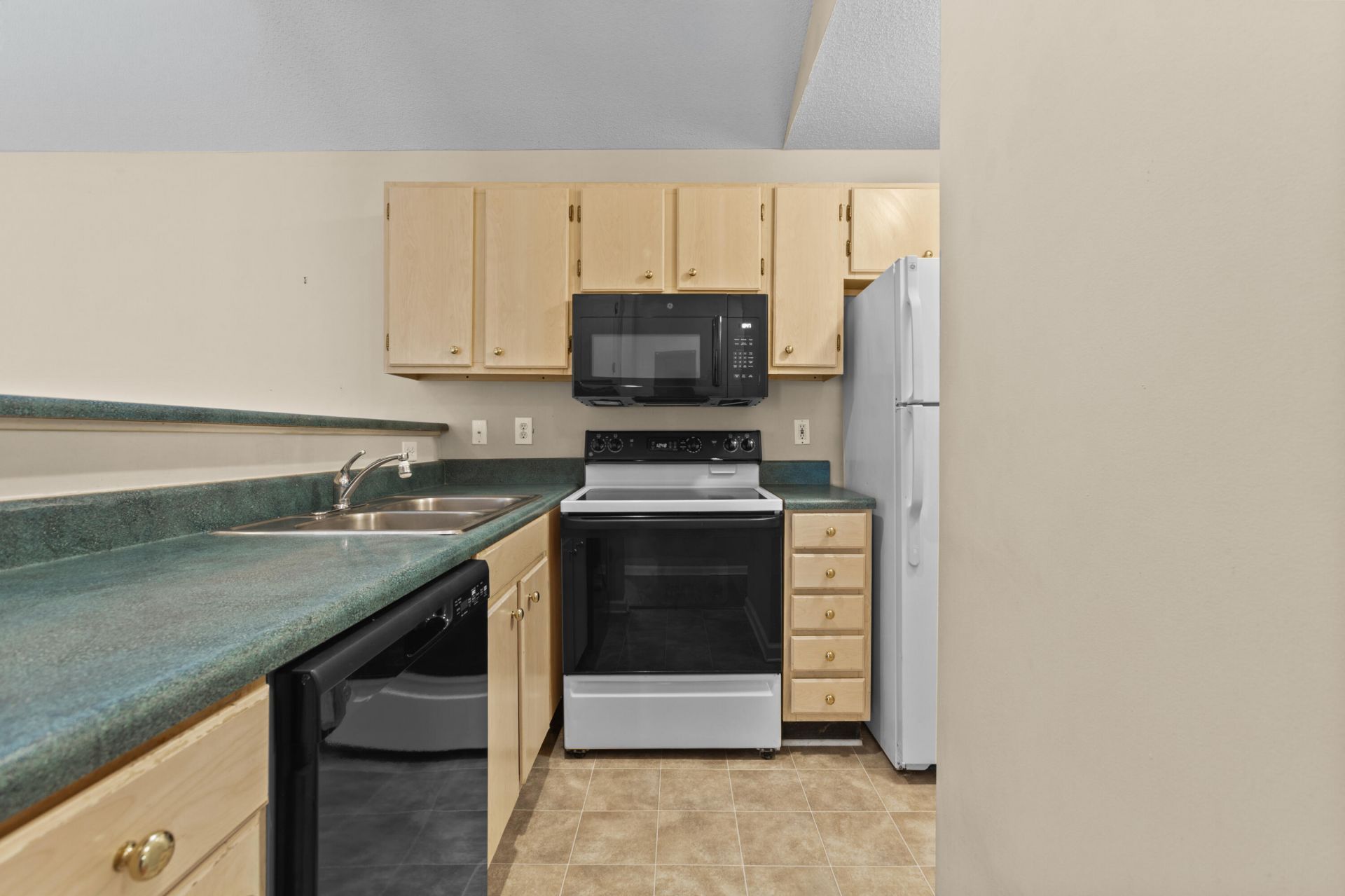 188 Midland Parkway Photo 8