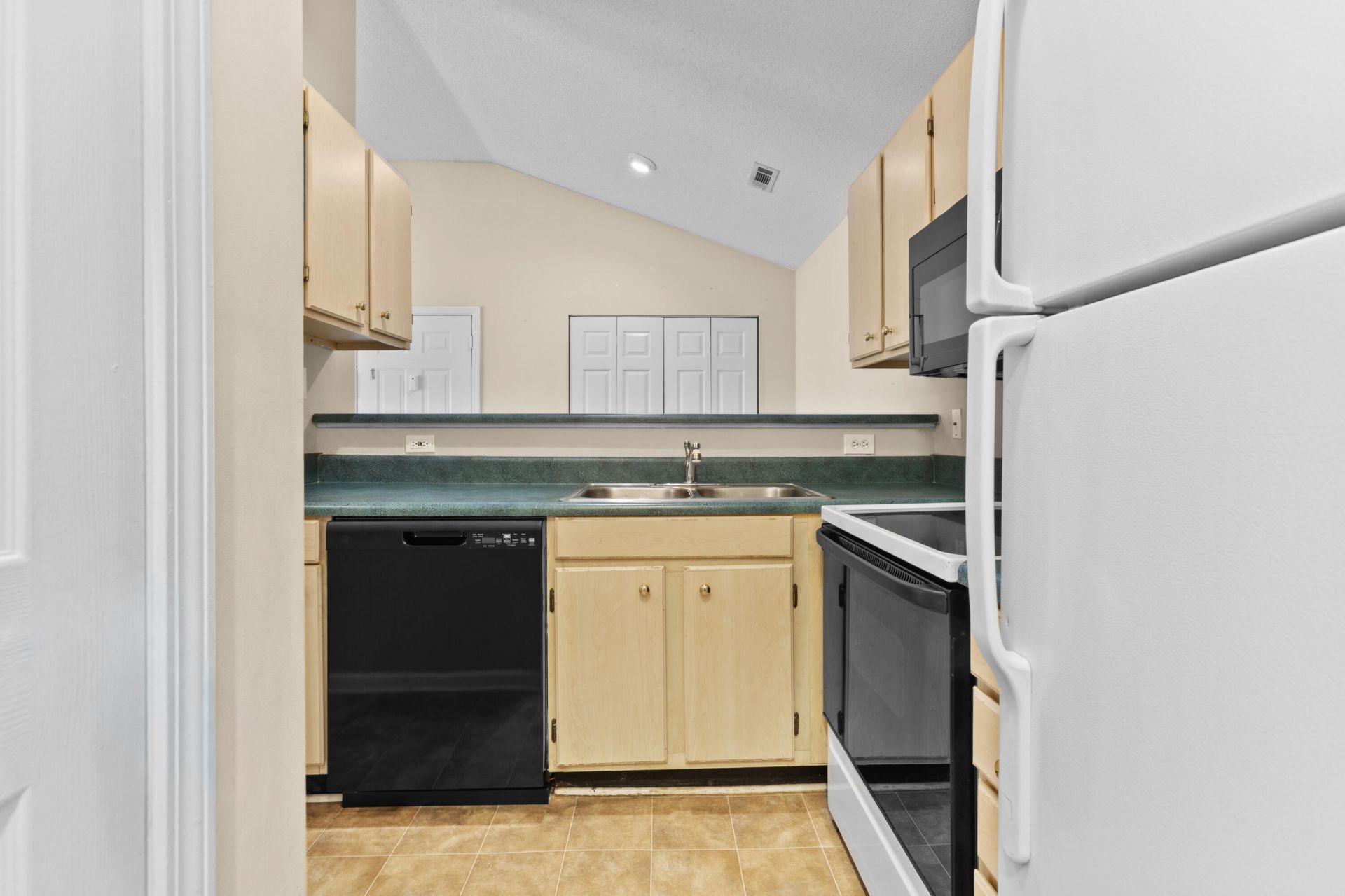 188 Midland Parkway Photo 9