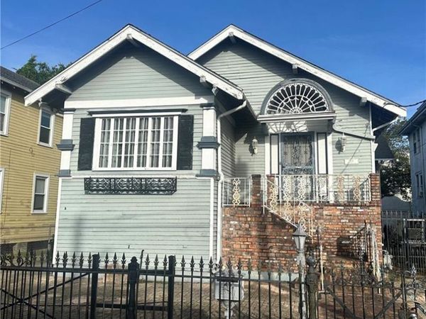 1914 BROADWAY Street, New Orleans, LA 70118