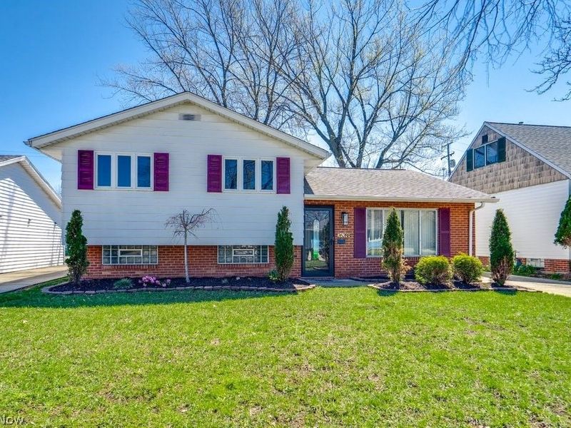 26288 Aaron Drive, Euclid, OH 44132 Photo 2